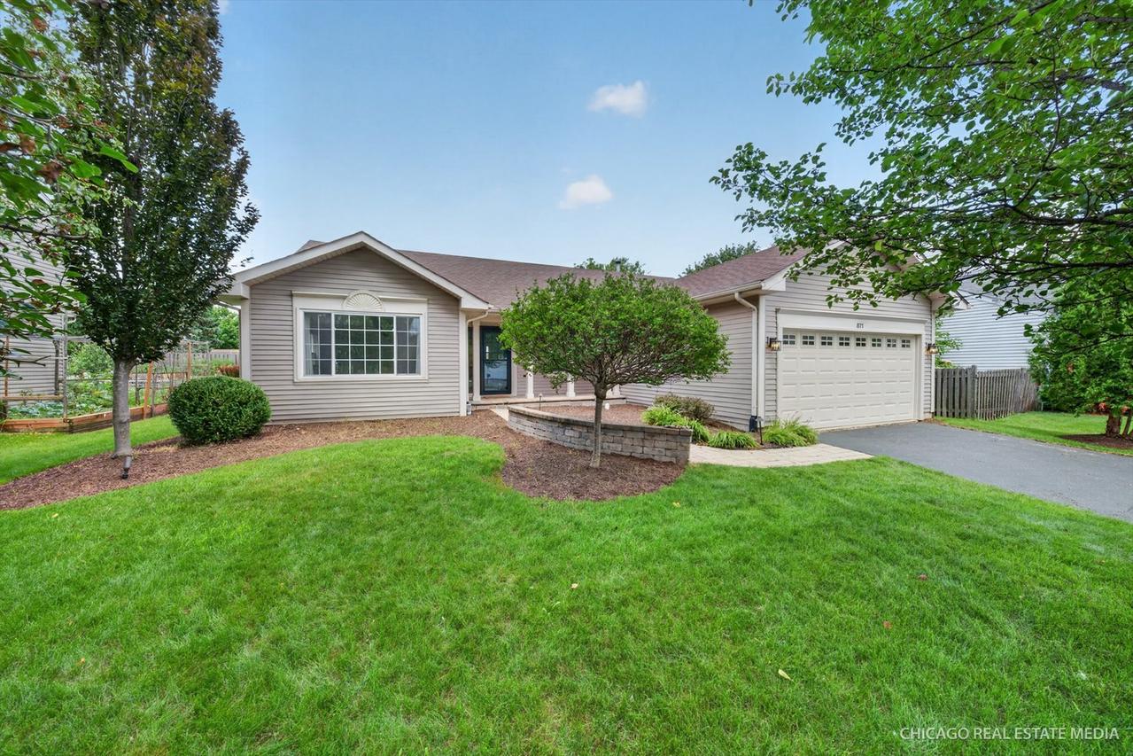 871 Brandt Dr., Lake In The Hills, IL 60156