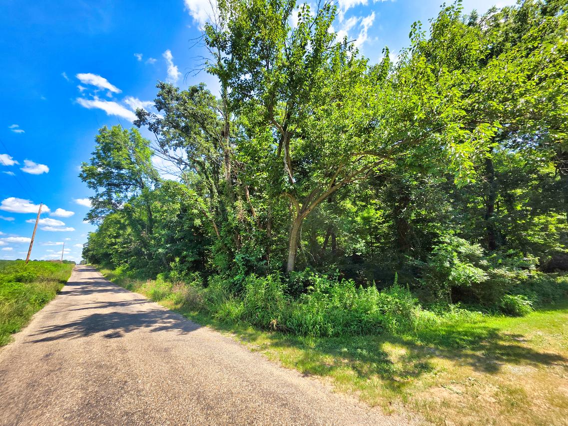 000 S Stanford Rd., Flora, IL 62839