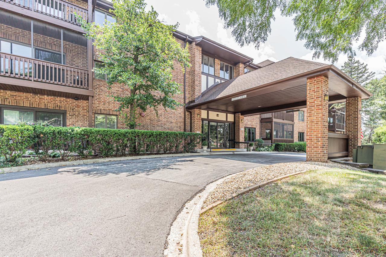 7737 W Golf Dr. #302, Palos Heights, IL 60463
