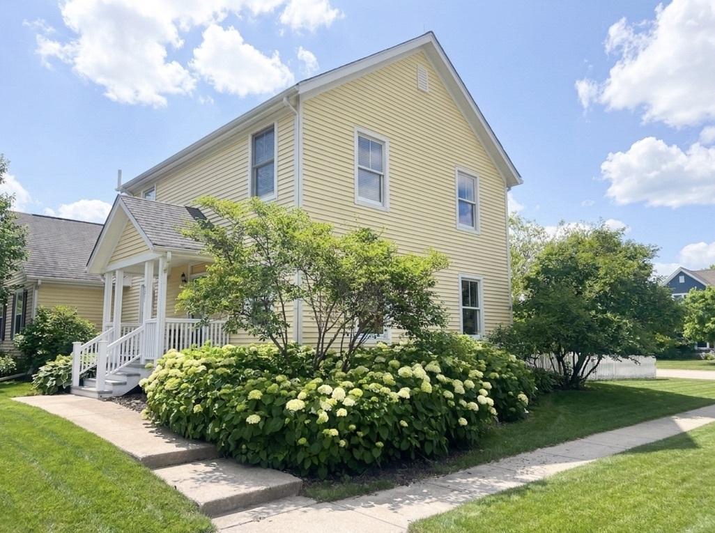 1501 Amos Bennett St., Grayslake, IL 60030