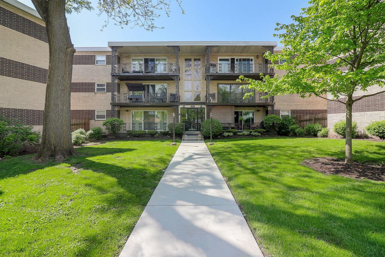 911 8th Ave. #5, La Grange, IL 60525