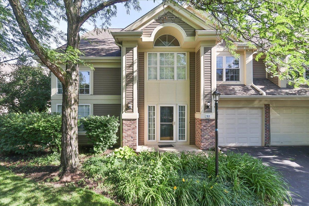 725 Deep Wood Ct., Elk Grove Village, IL 60007