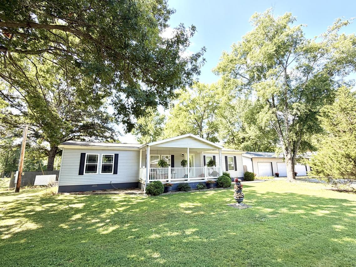 510 E 8th St., Sandoval, IL 62882