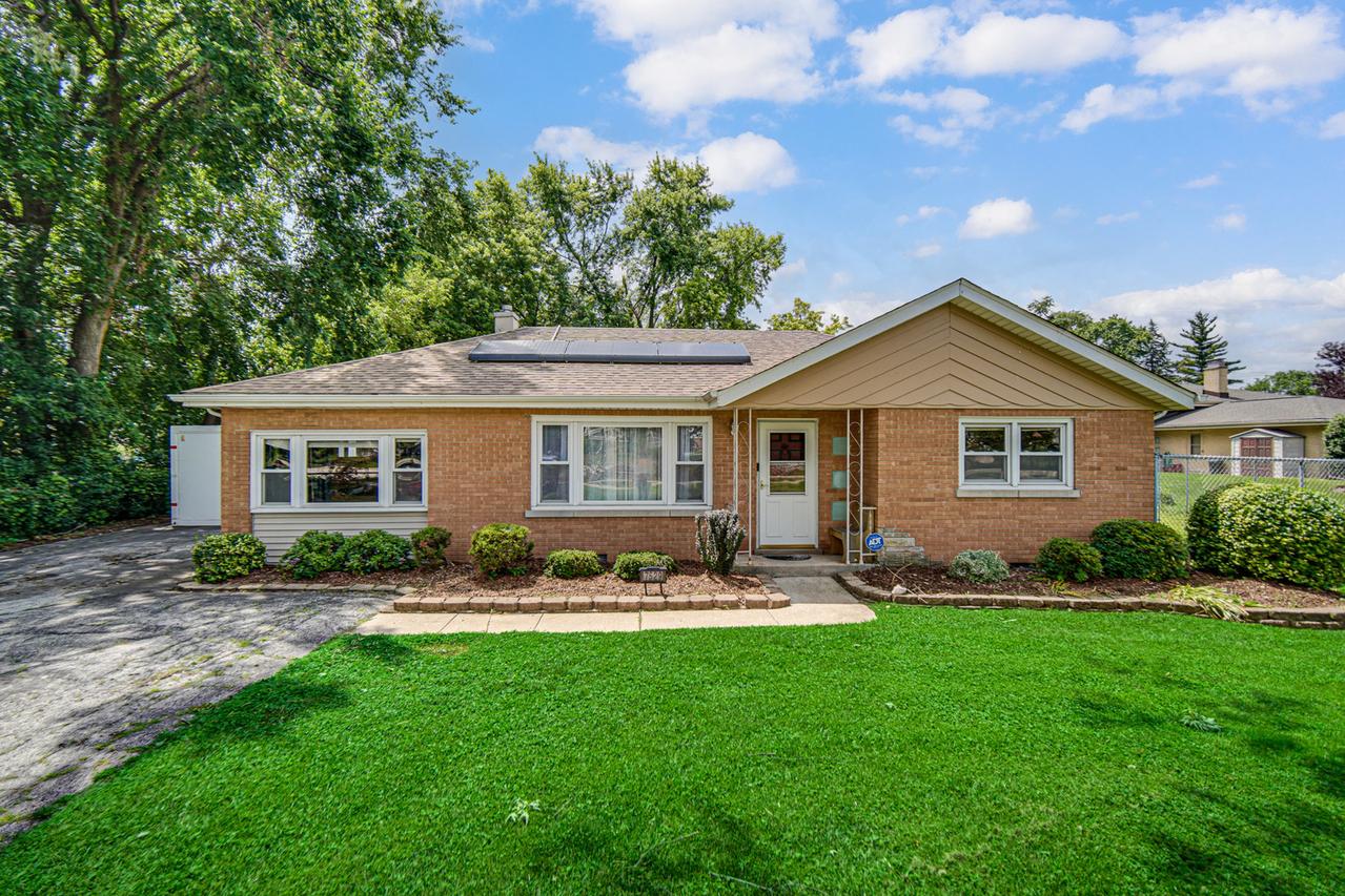 7529 W 103rd St., Palos Hills, IL 60465