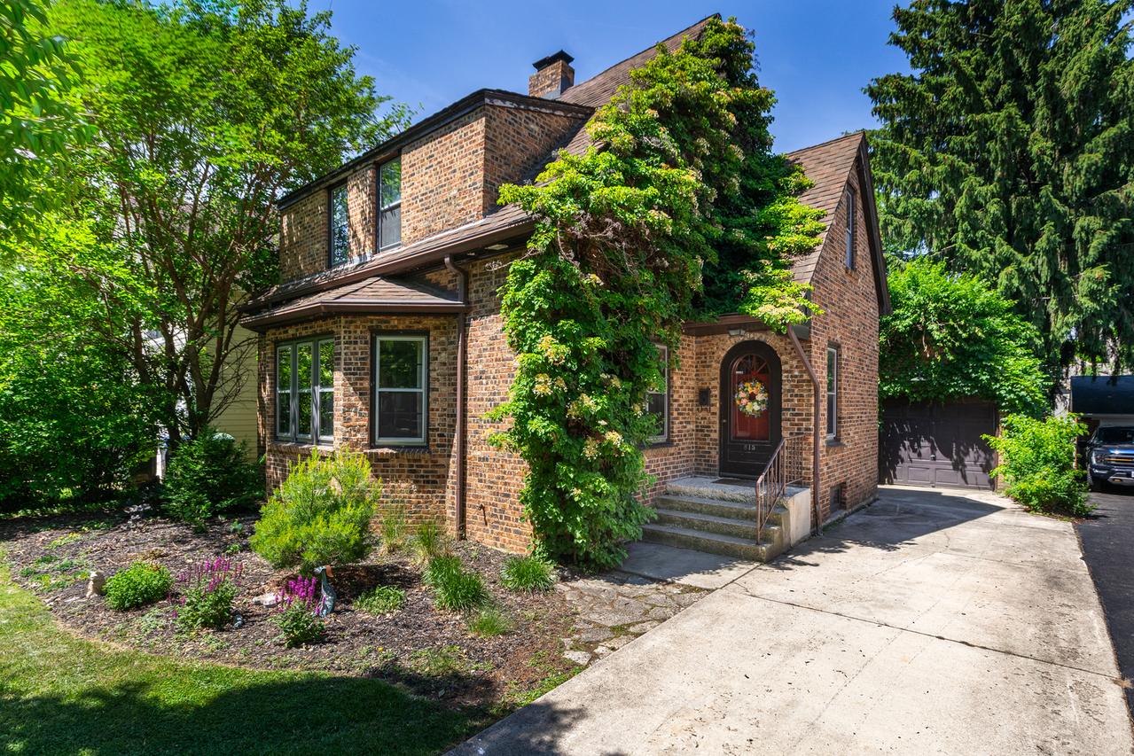 815 N Eagle St., Naperville, IL 60563