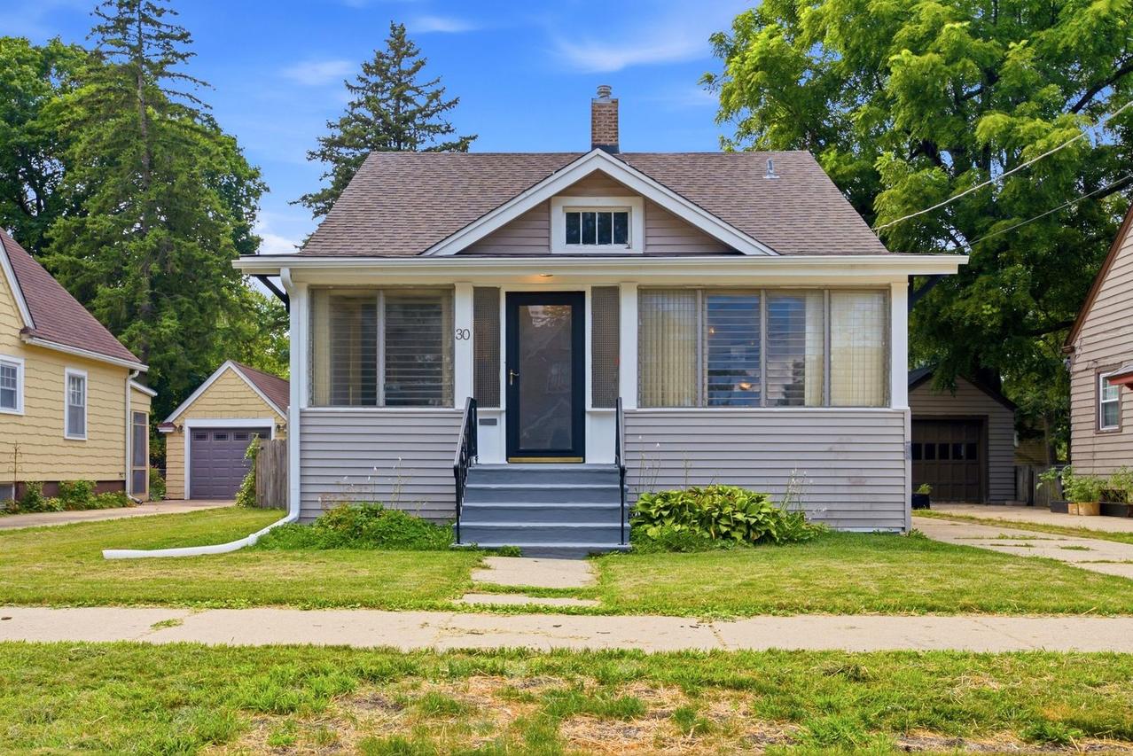 30 S Commonwealth Ave., Elgin, IL 60123