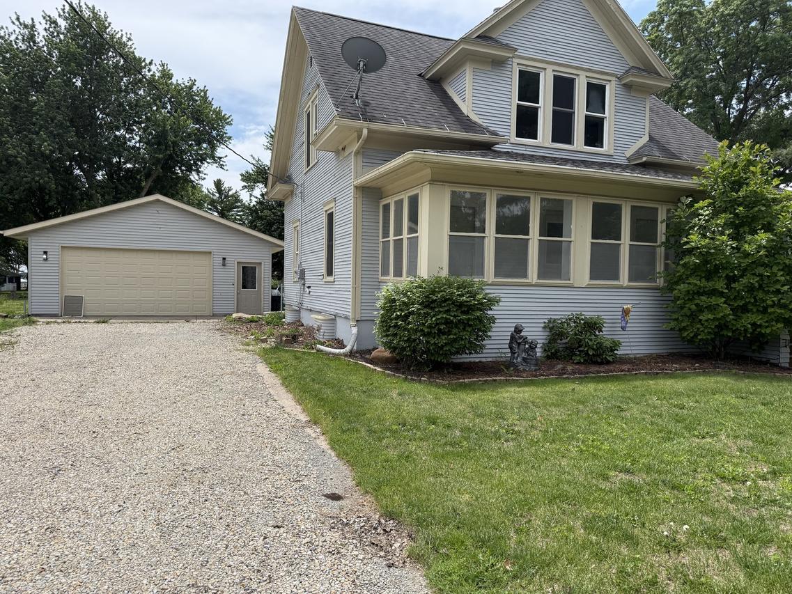 314 Main St., Hooppole, IL 61258