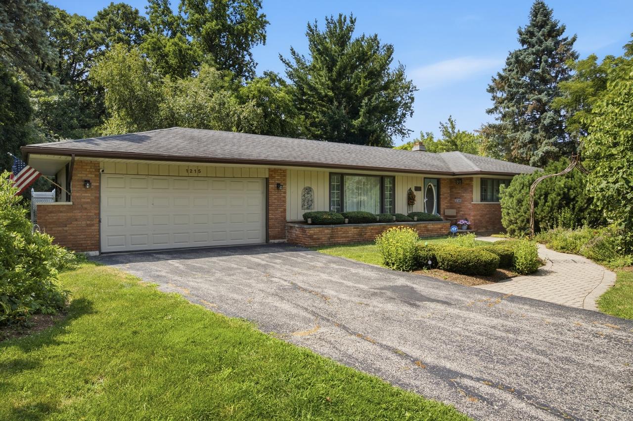 1215 Forest Dr., Elgin, IL 60123