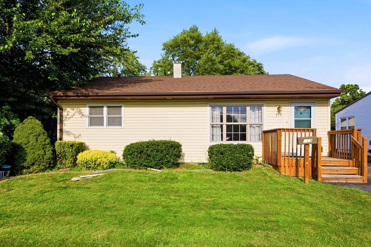 913 Church Rd., Aurora, IL 60505