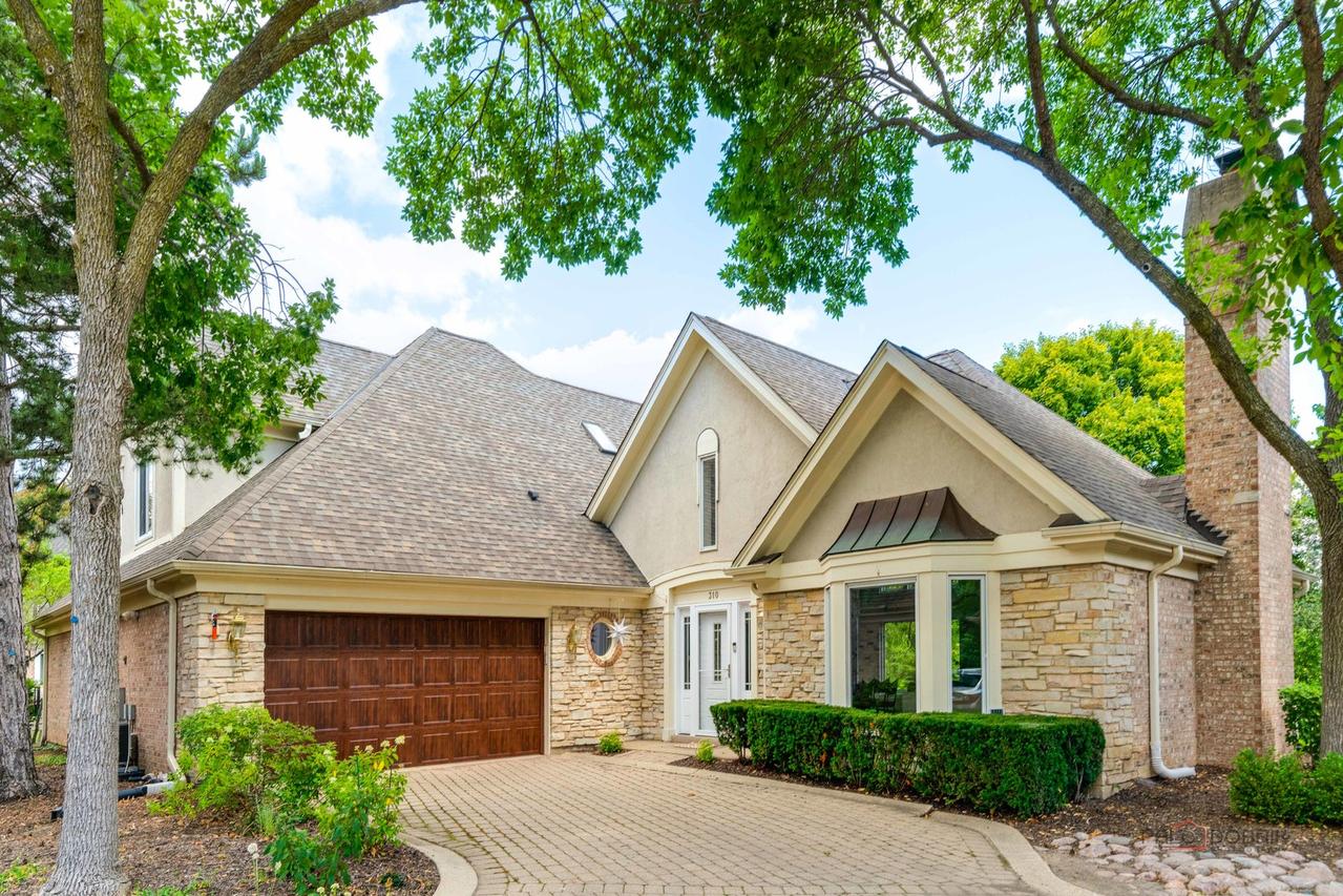 310 Rivershire Ct., Lincolnshire, IL 60069