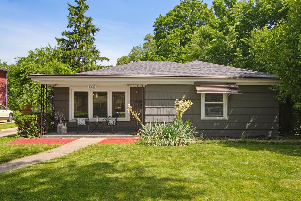 8526 Rockefeller Ave., Brookfield, IL 60513