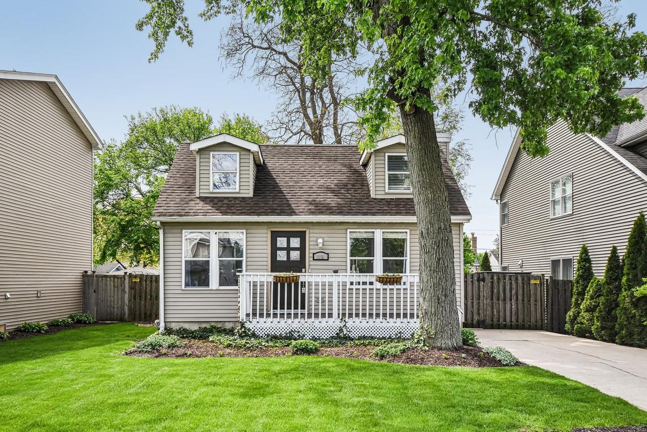 1031 Adelia St., Downers Grove, IL 60516