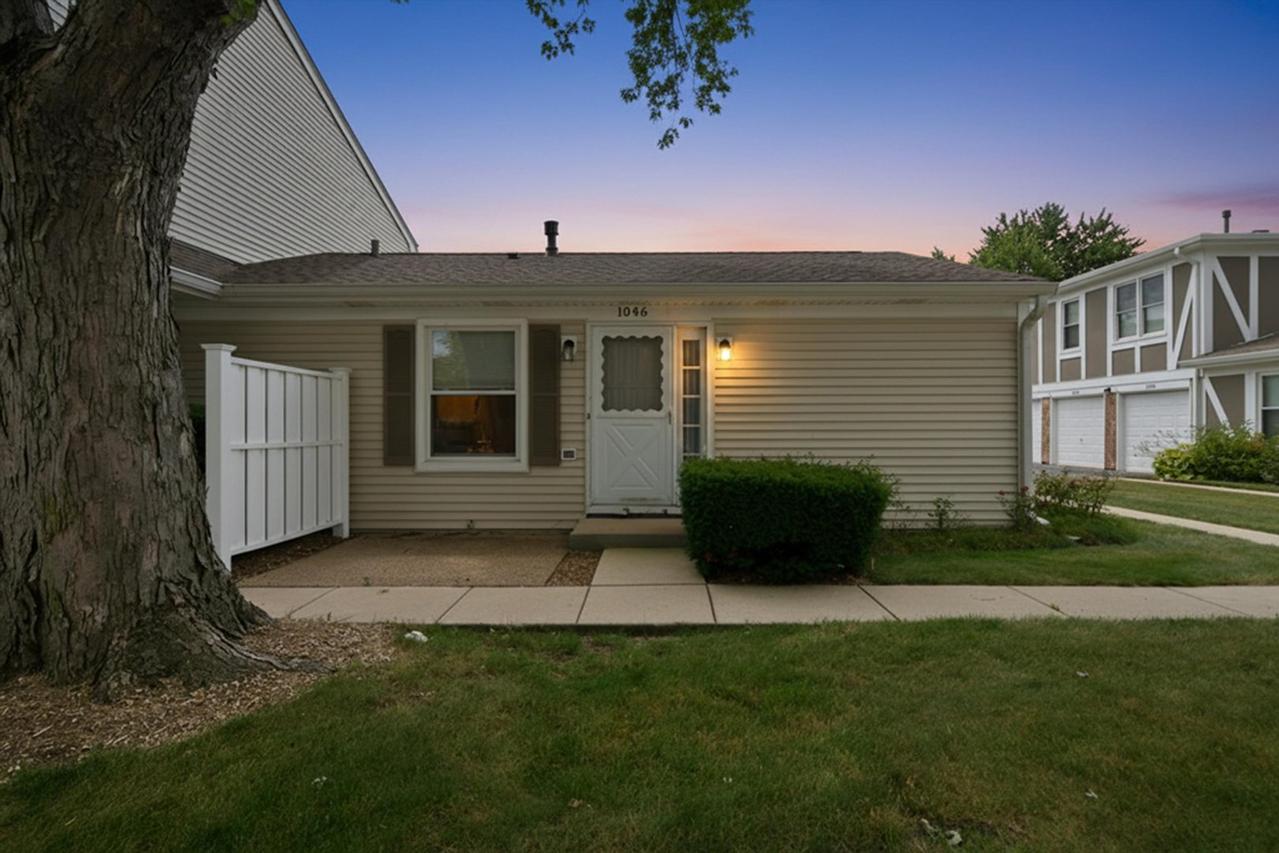 1046 Hampton Harbor, Schaumburg, IL 60193