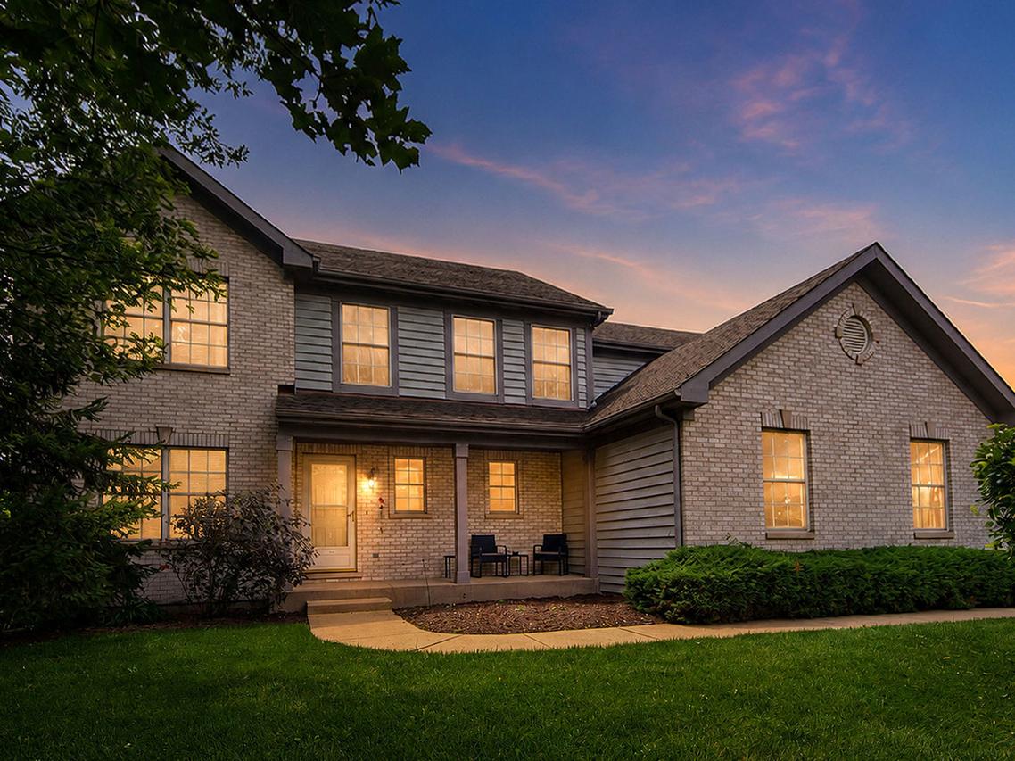 520 Barton Creek Dr., Lake In The Hills, IL 60156