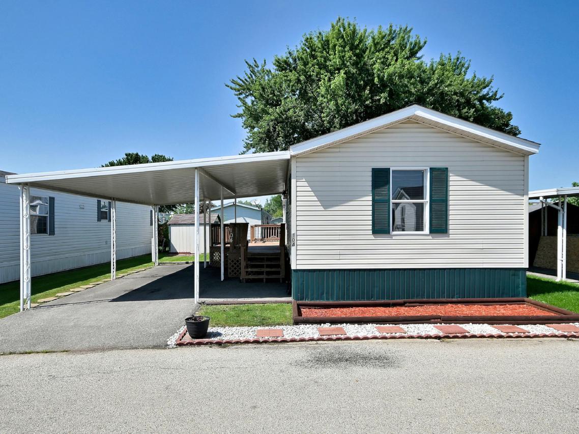 104 9th Ave., Bartlett, IL 60103