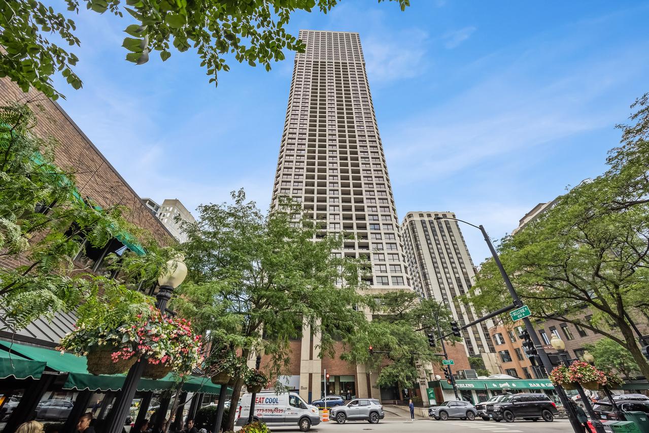 1030 N State St. #40F, Chicago, IL 60610