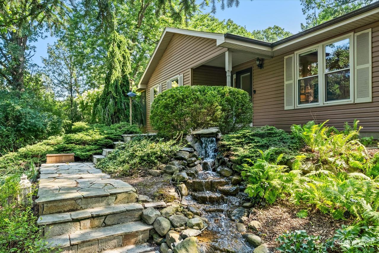 43W996 Oakleaf Dr., Elburn, IL 60119