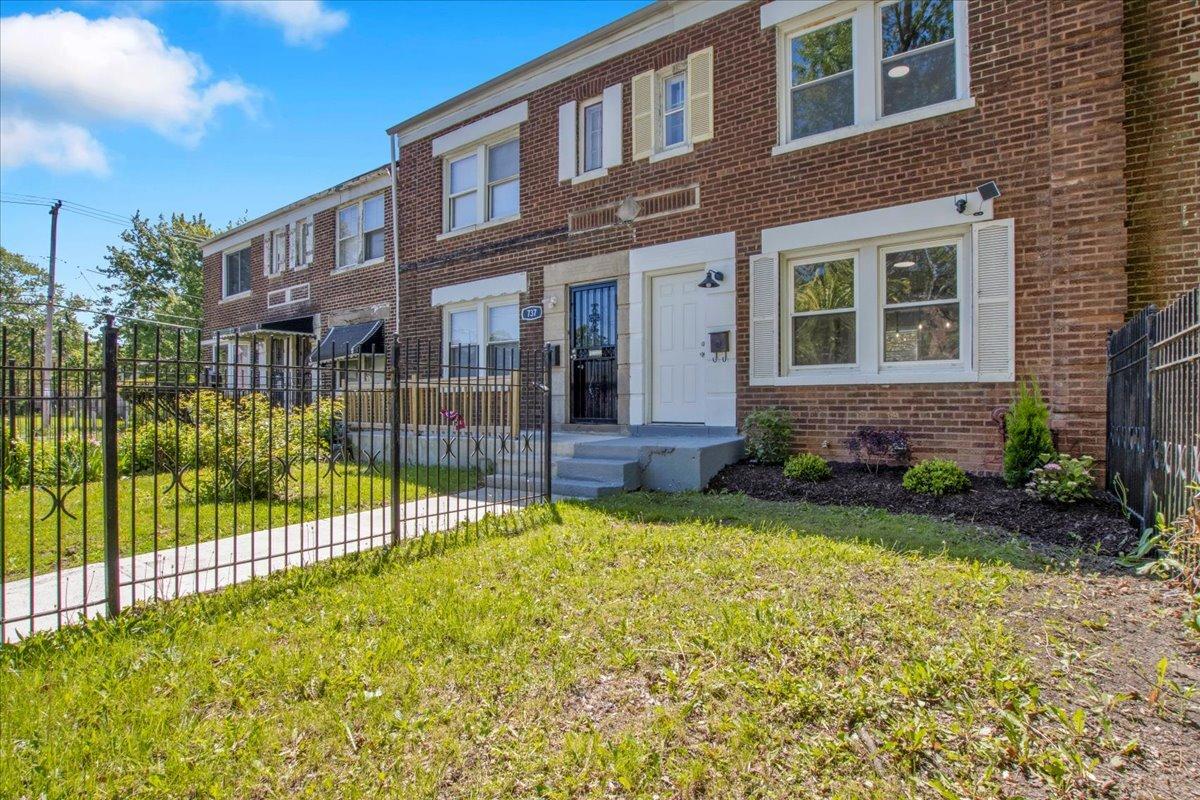 735 E 105th St., Chicago, IL 60628
