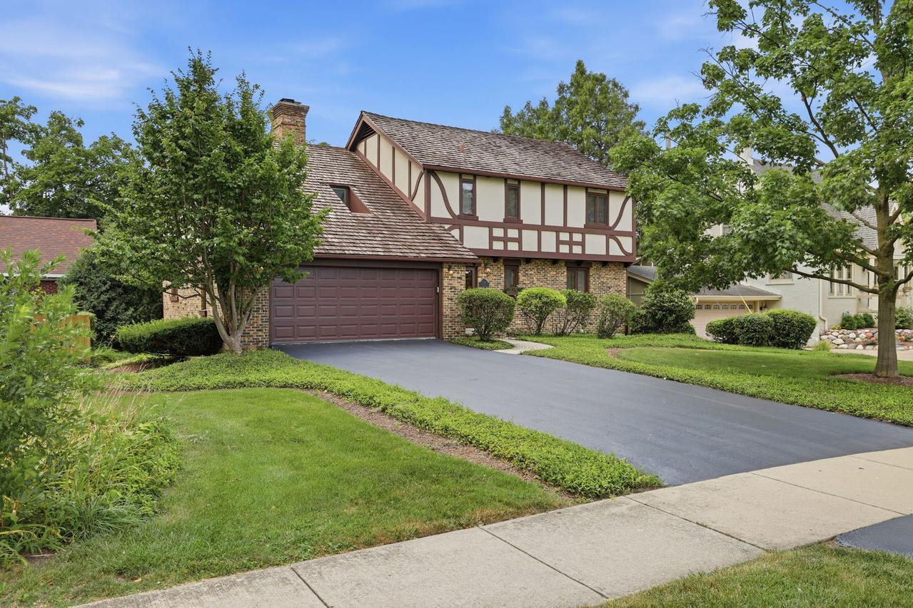 534 E Forest Ave., Wheaton, IL 60187