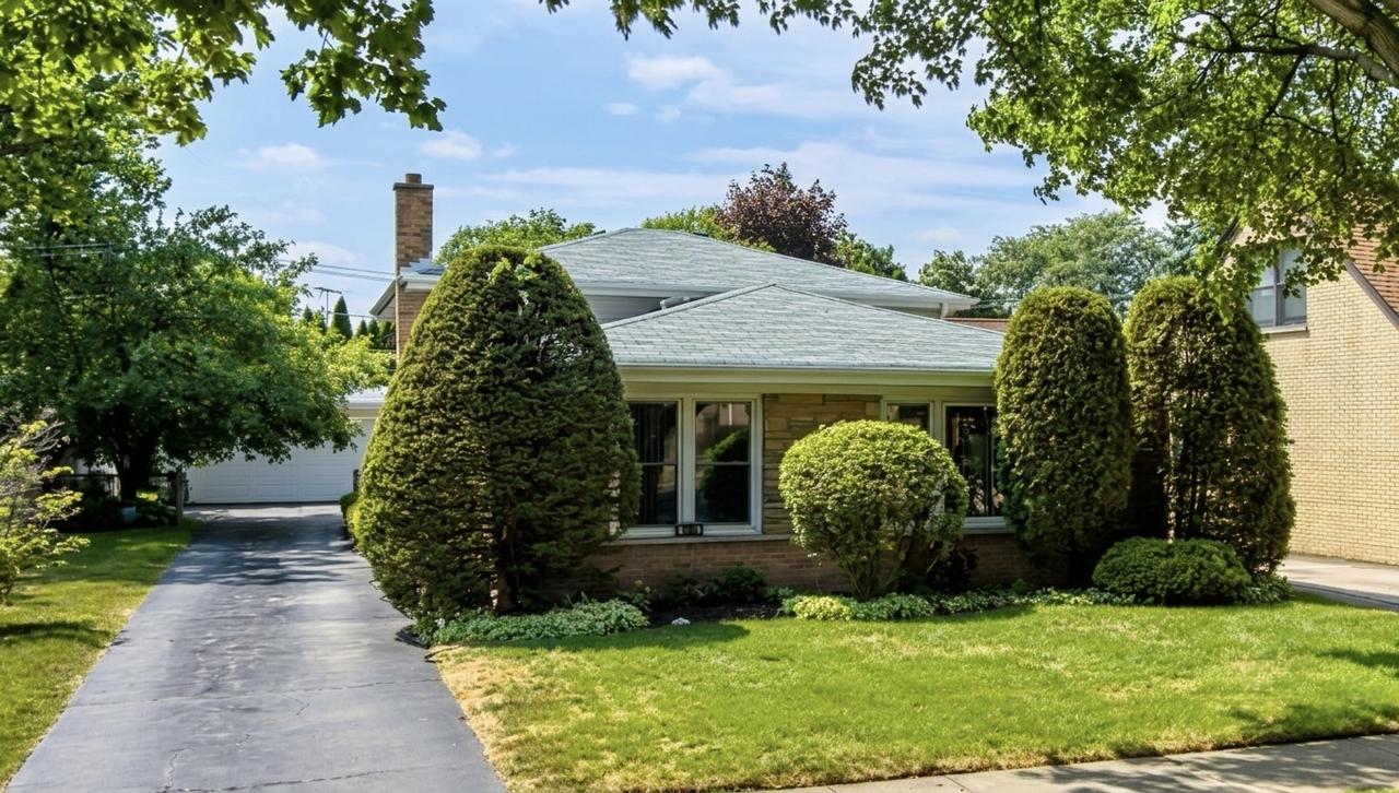 1886 Birch St., Des Plaines, IL 60018