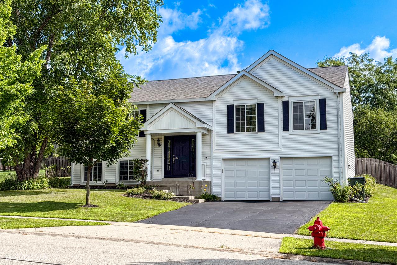 235 Aberdeen Dr., Algonquin, IL 60102