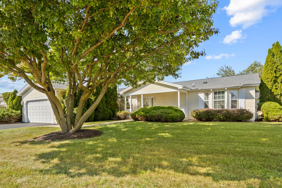 2516 Lippizan Ln., Grayslake, IL 60030