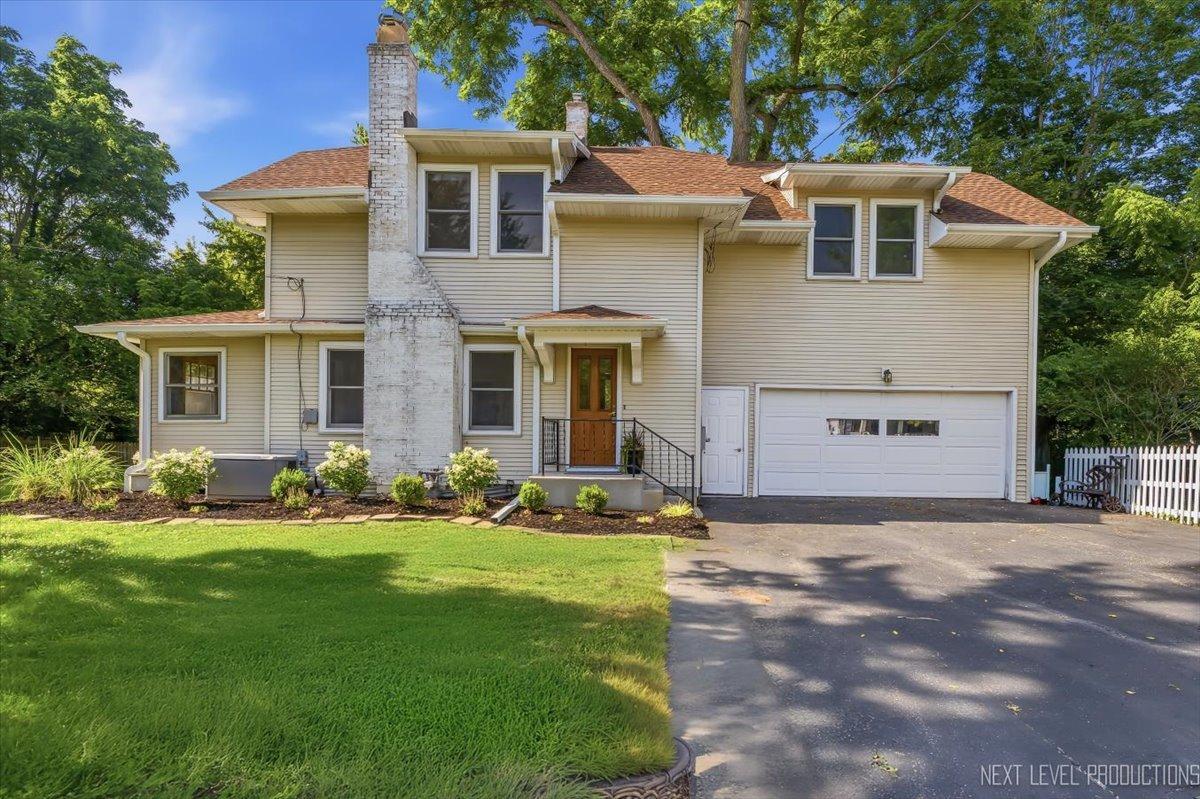 32W183 Glos St., Wayne, IL 60184
