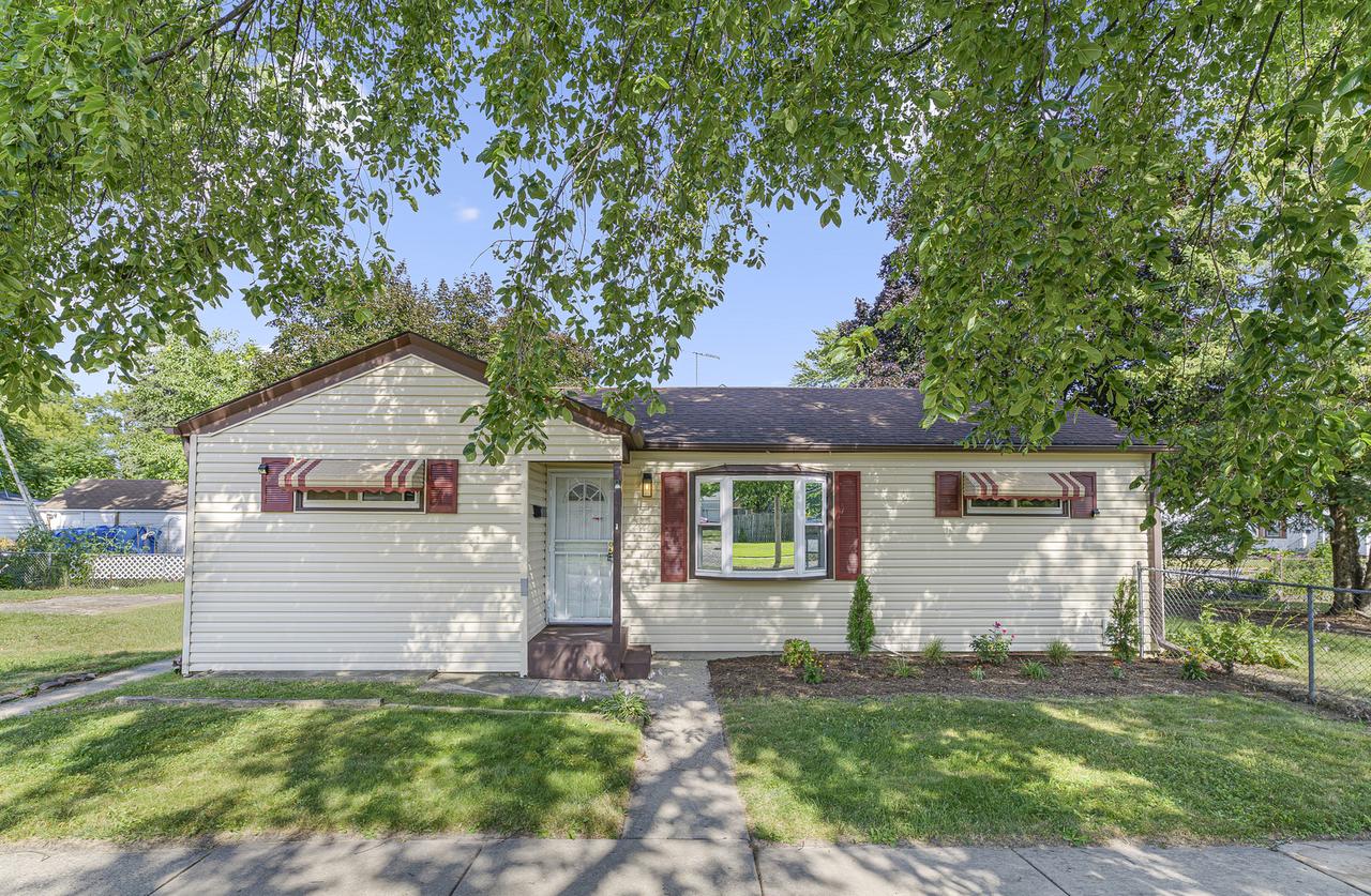 707 S Elmwood Ave., Waukegan, IL 60085