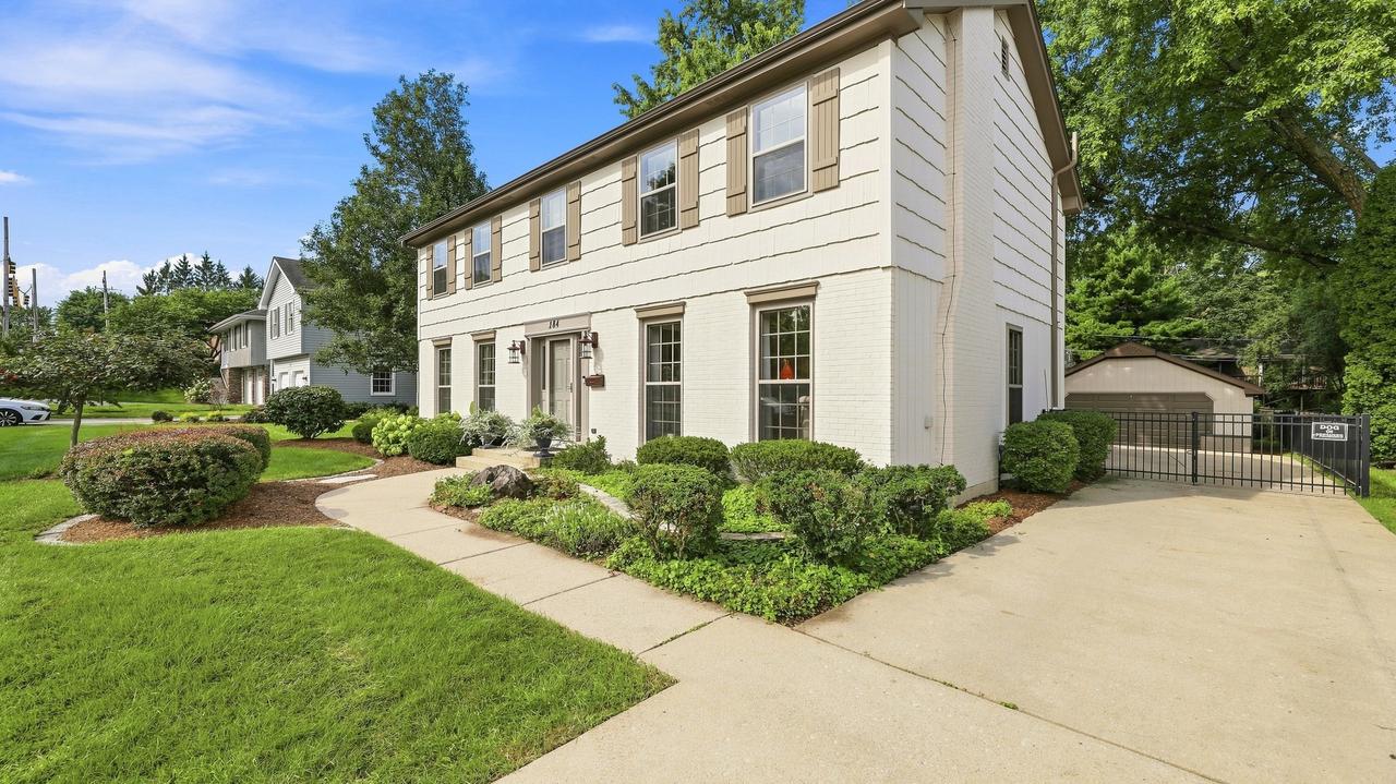 184 Spring Ave., Glen Ellyn, IL 60137