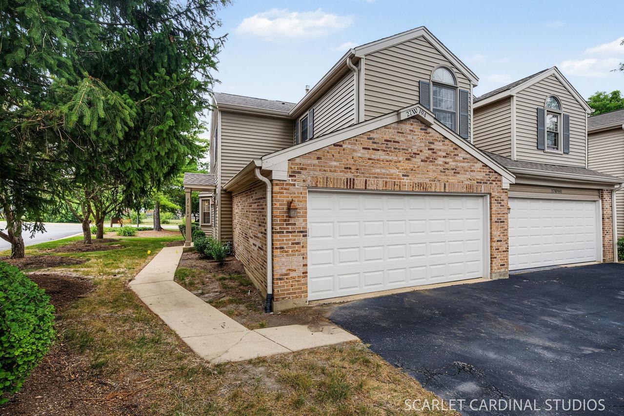 27W194 Emerson Ct., Winfield, IL 60190
