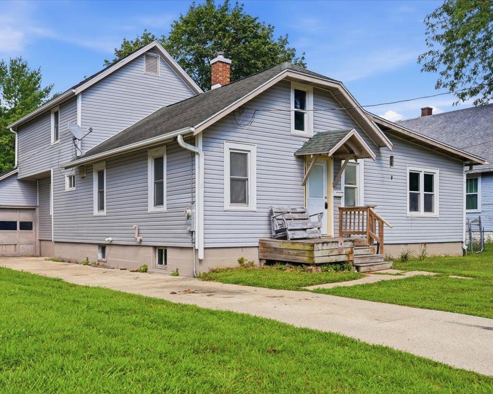 704 12th Ave., Sterling, IL 61081
