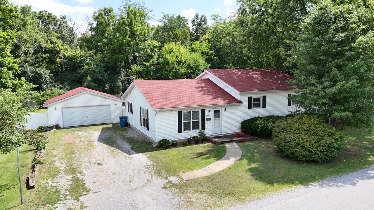 204 W Parrish Ave., Benton, IL 62812