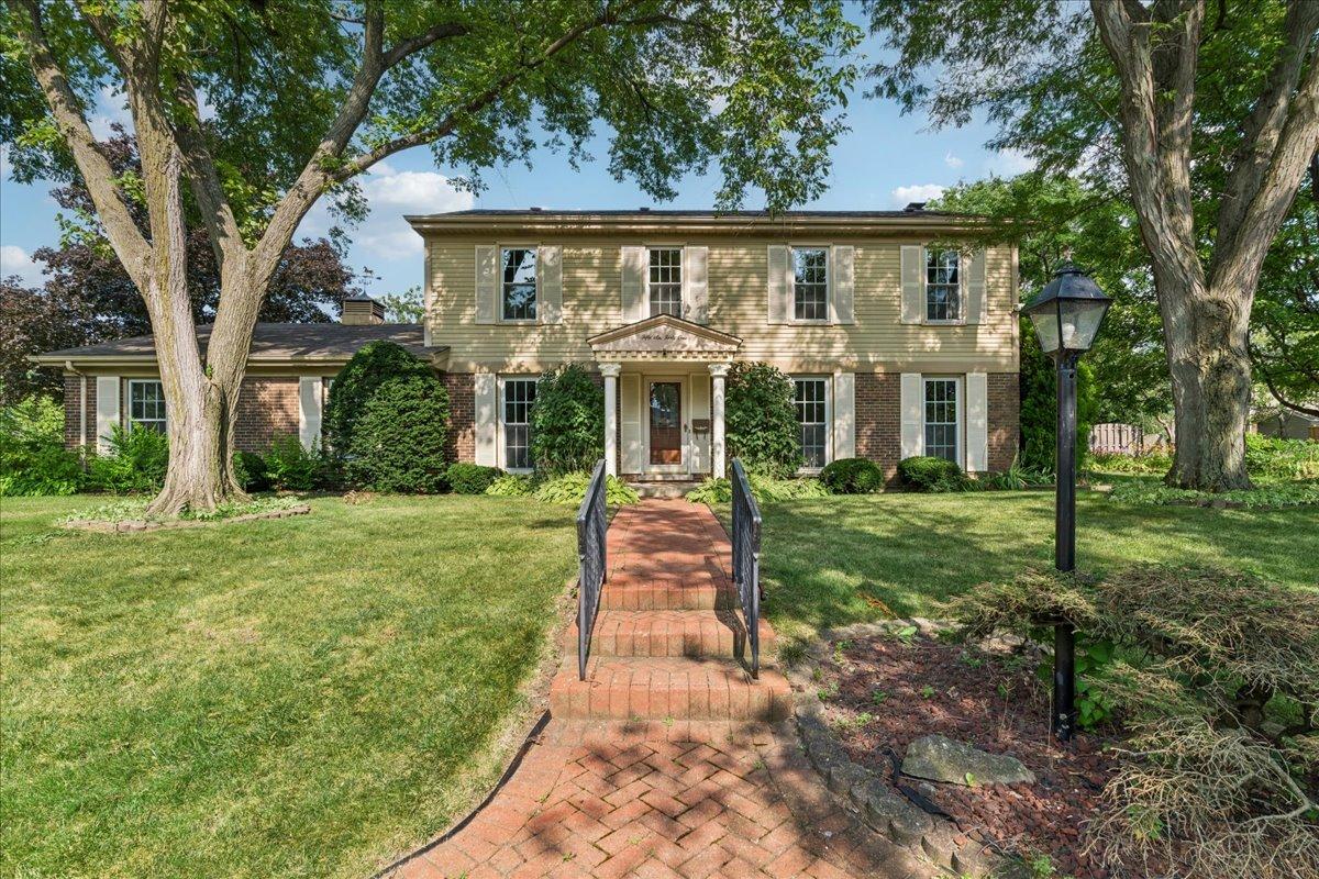 5641 Deerpath Ln., Downers Grove, IL 60516