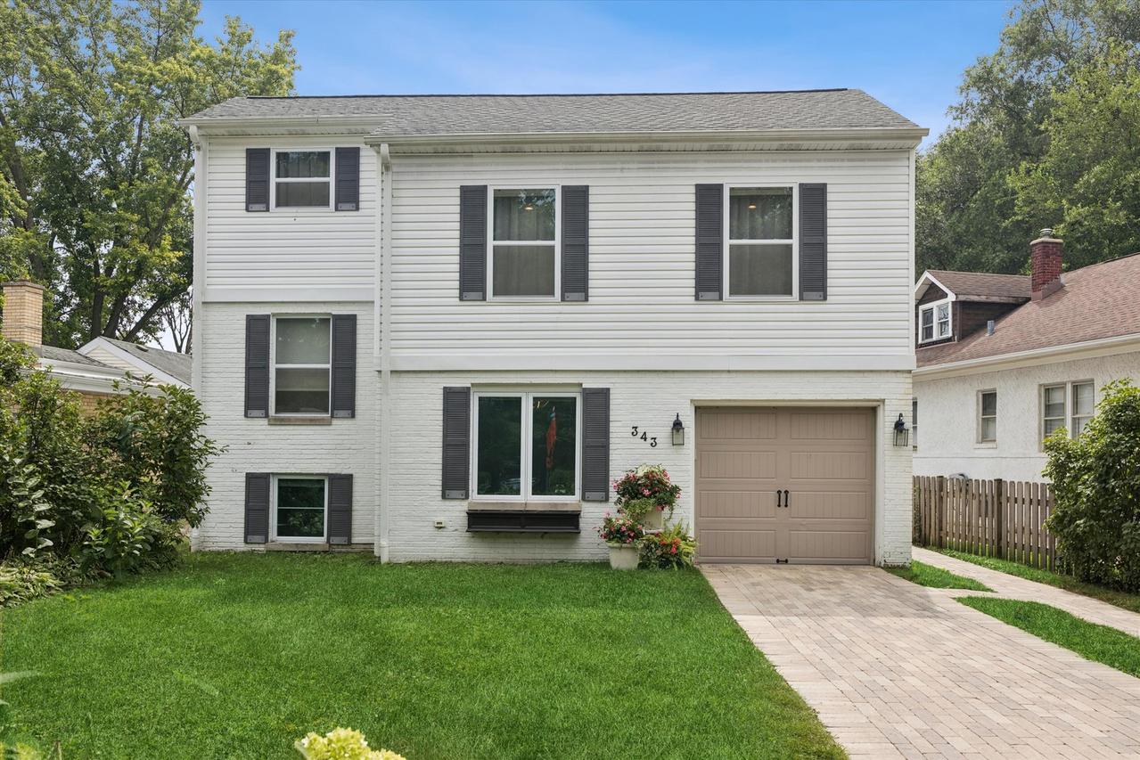 343 Lionel Rd., Riverside, IL 60546