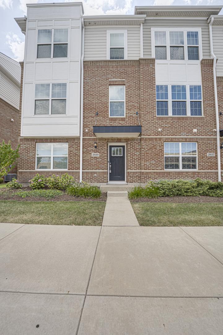 2939 Showplace Dr., Naperville, IL 60564