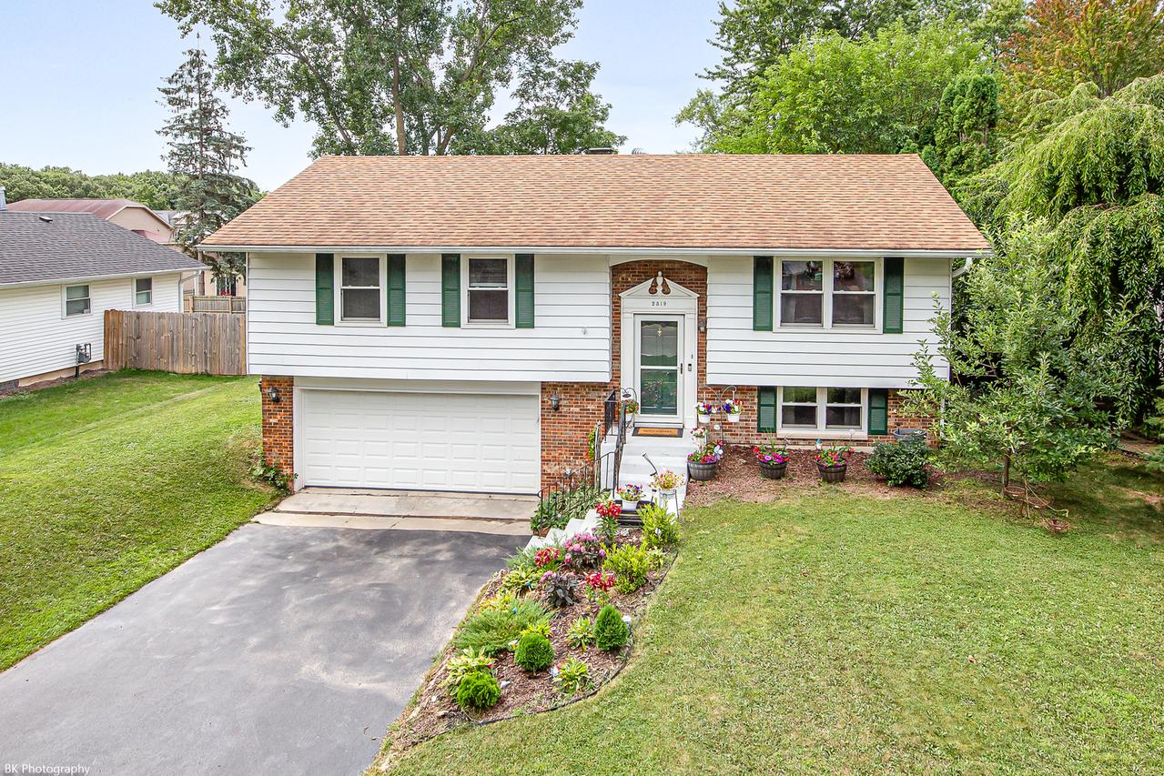2319 Springhill Ln., Lindenhurst, IL 60046