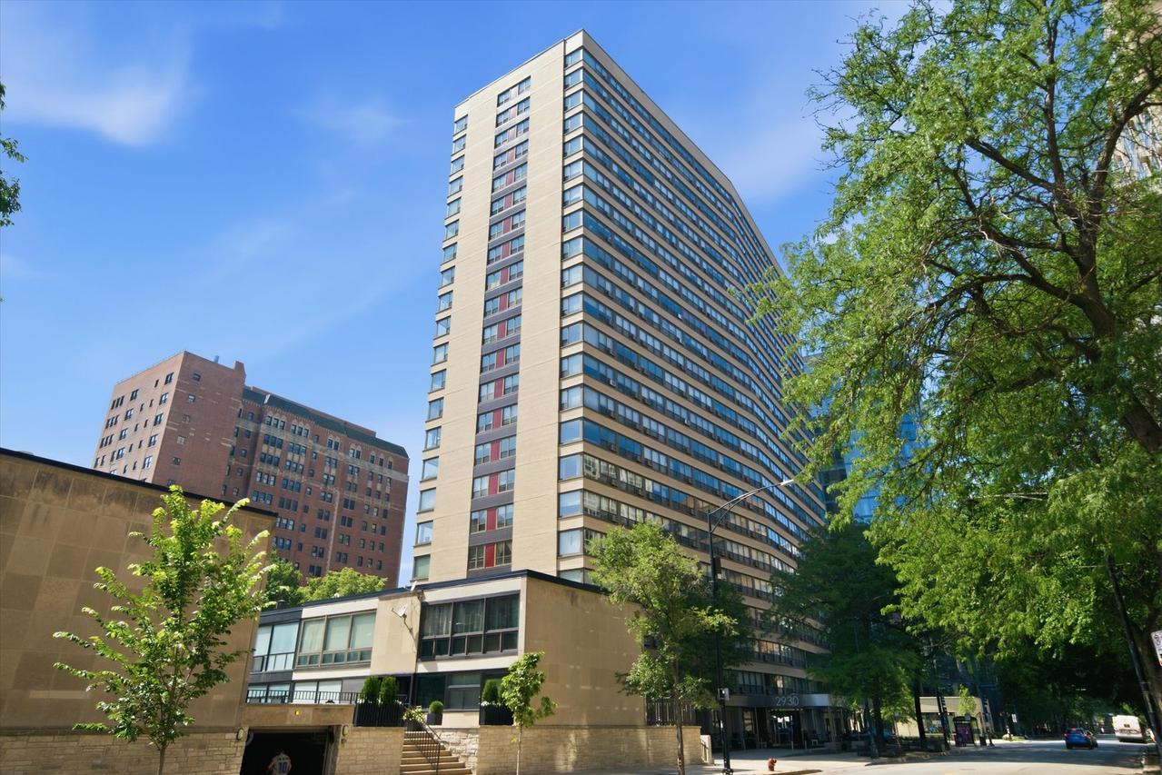 2930 N Sheridan Rd. #201, Chicago, IL 60657