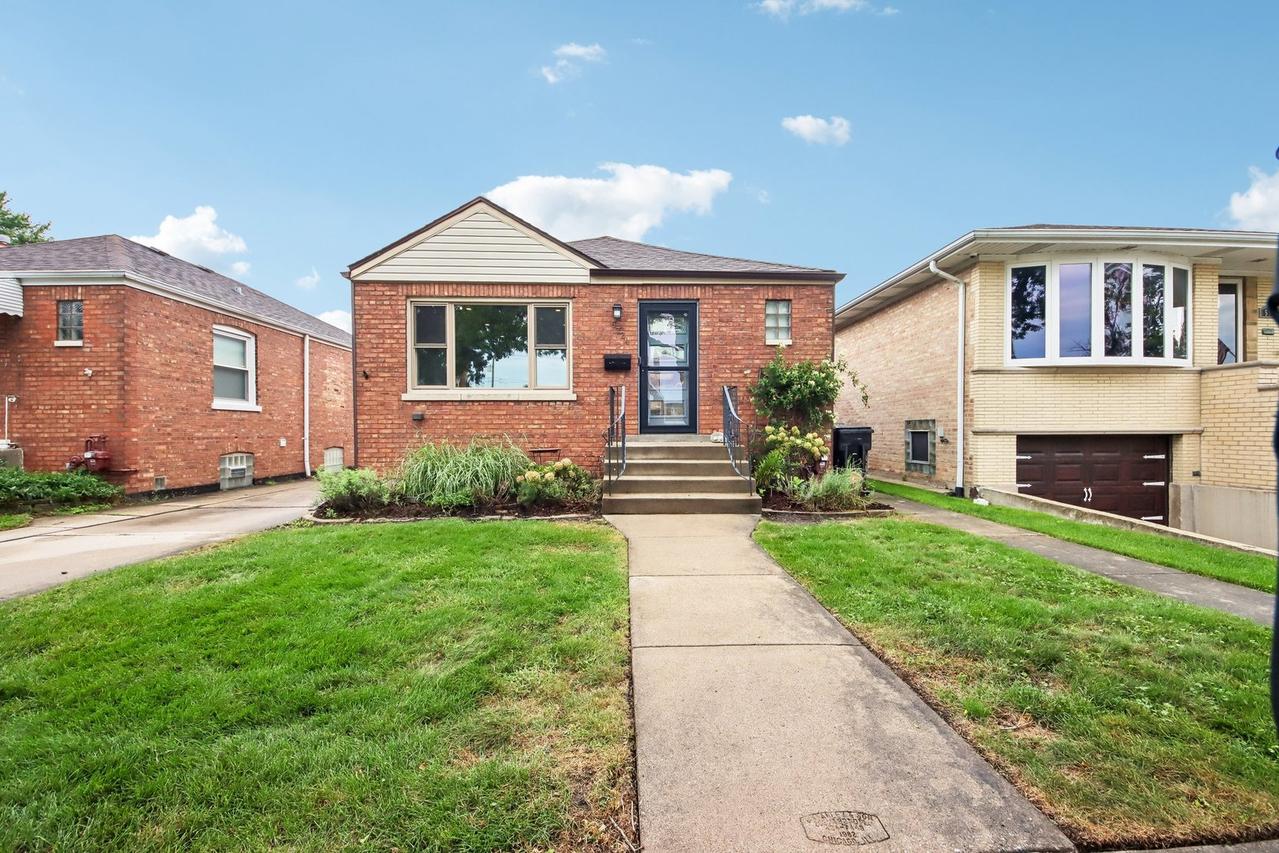 5724 S Sayre Ave., Chicago, IL 60638