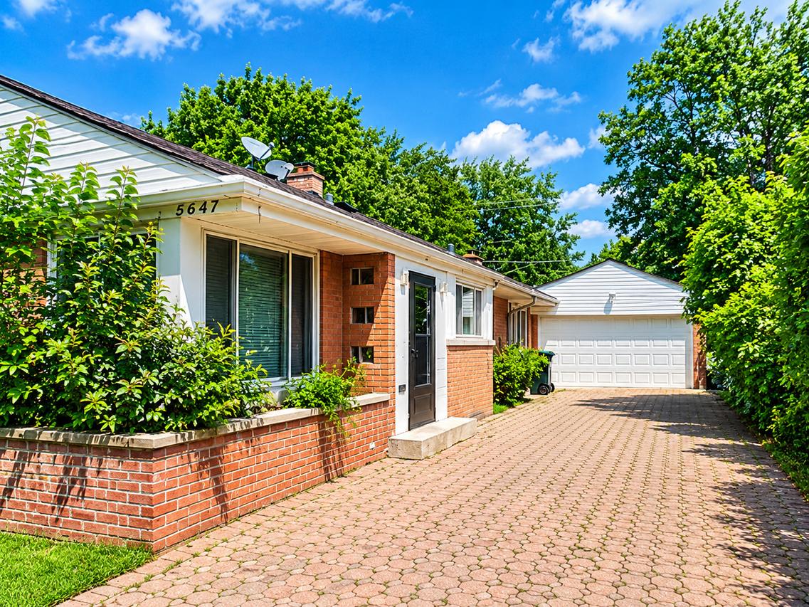 6647 N Lawndale Ave., Lincolnwood, IL 60712