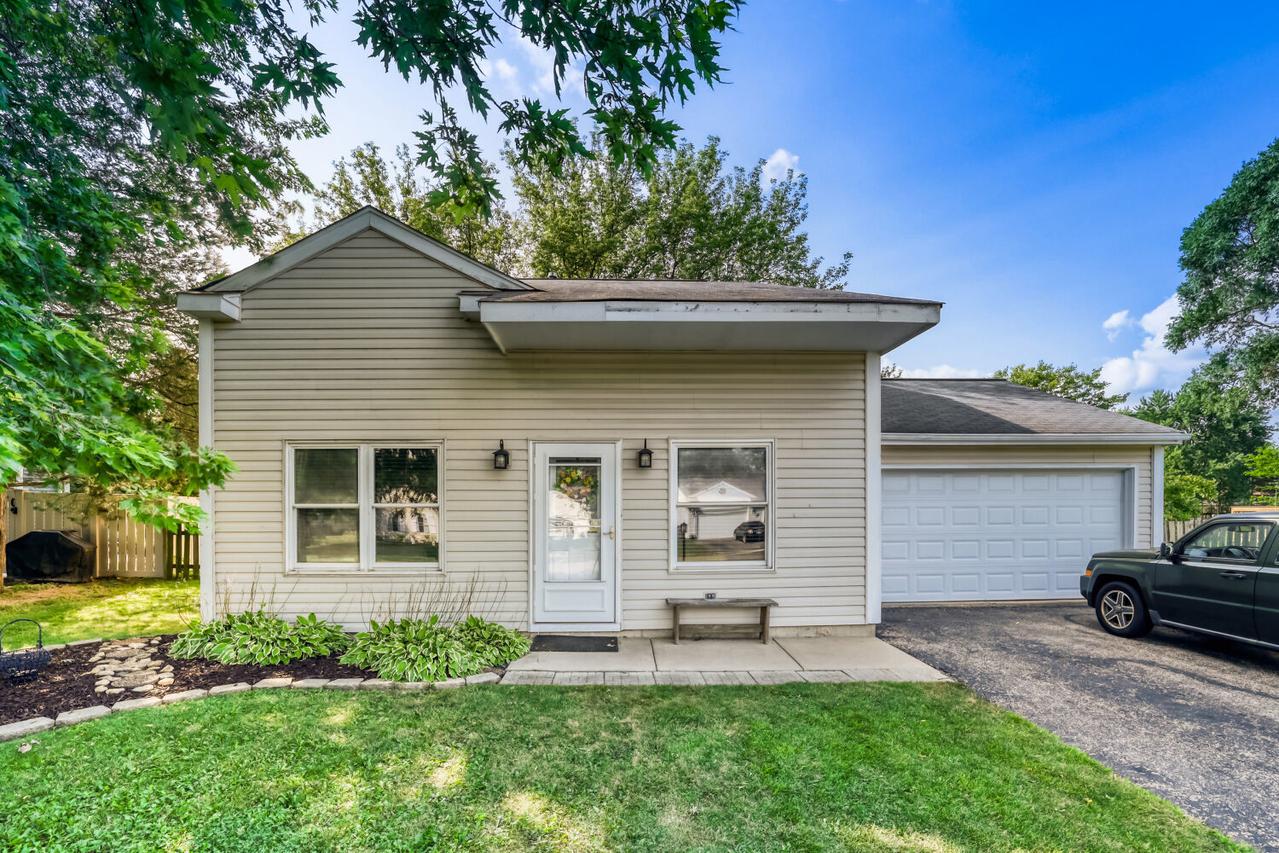 800 Newport Dr., Island Lake, IL 60042