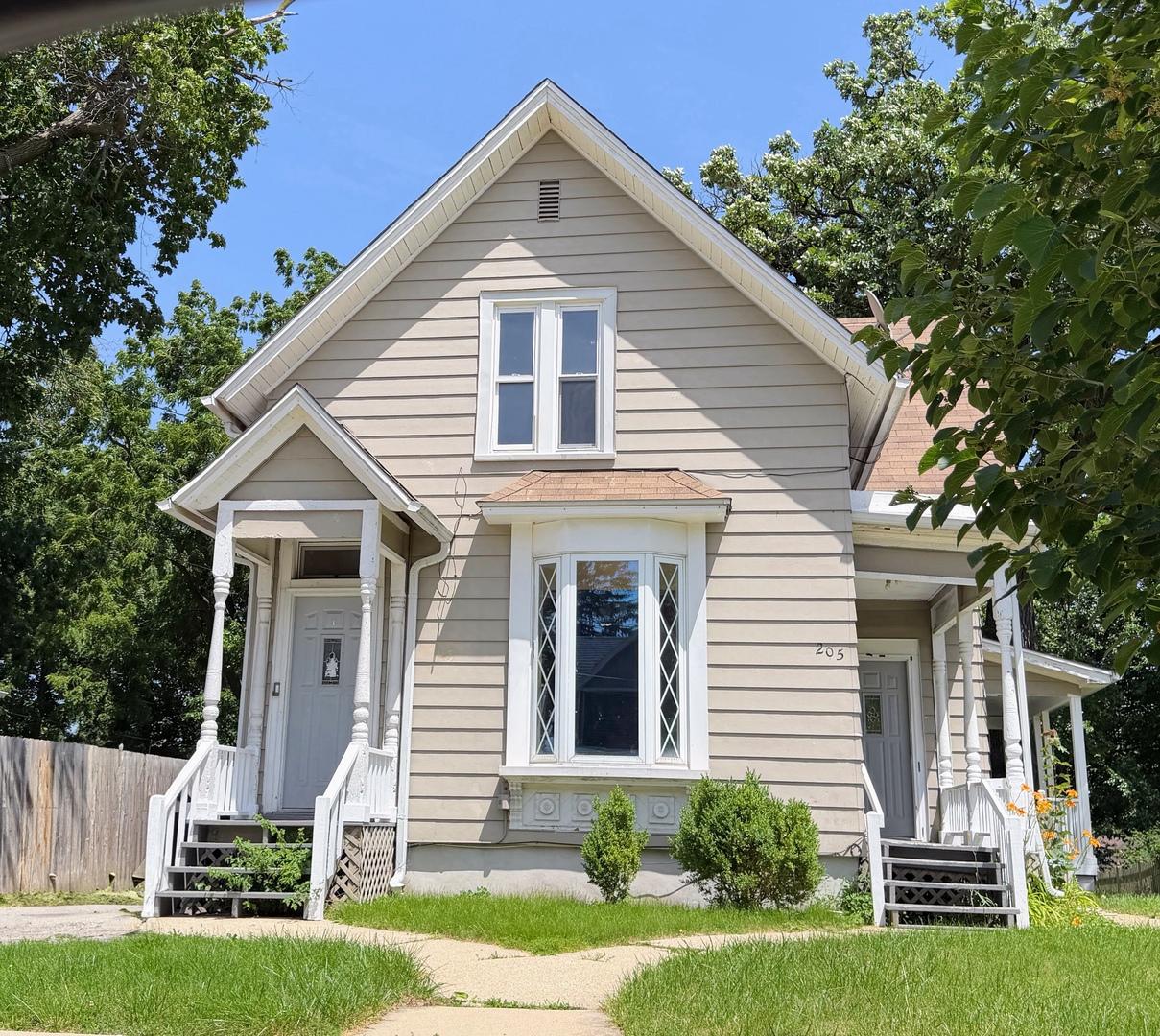 205 Perry St., Elgin, IL 60123
