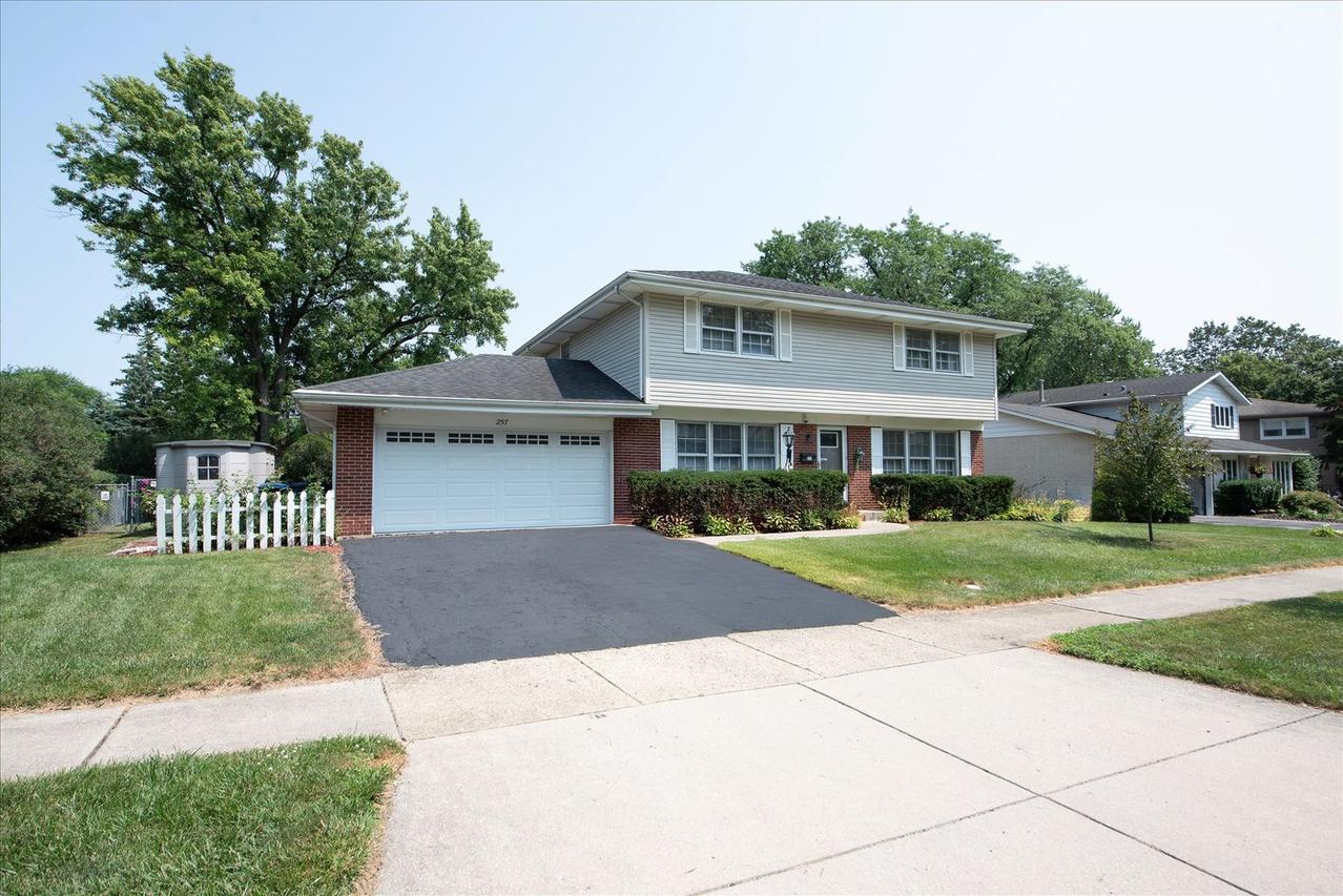 257 Beau Dr., Des Plaines, IL 60016