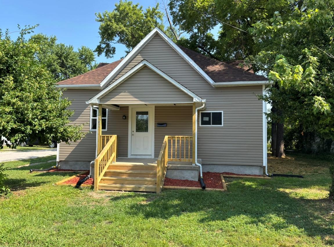 1102 E Church St., Salem, IL 62881