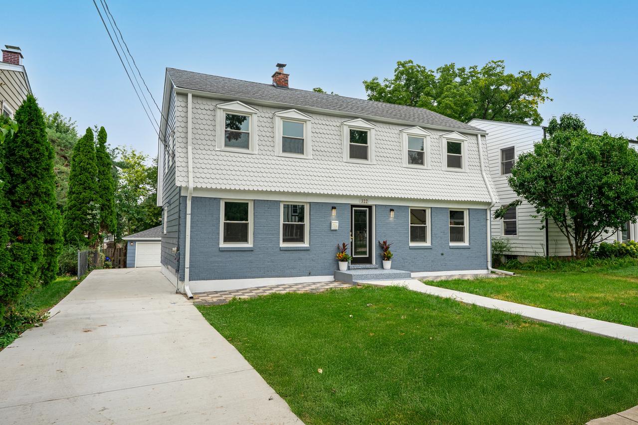 322 Elm St., Glen Ellyn, IL 60137