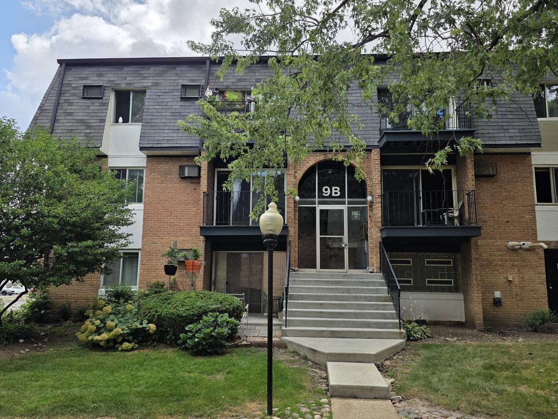 9B E Dundee Quarter Dr. #303, Palatine, IL 60074