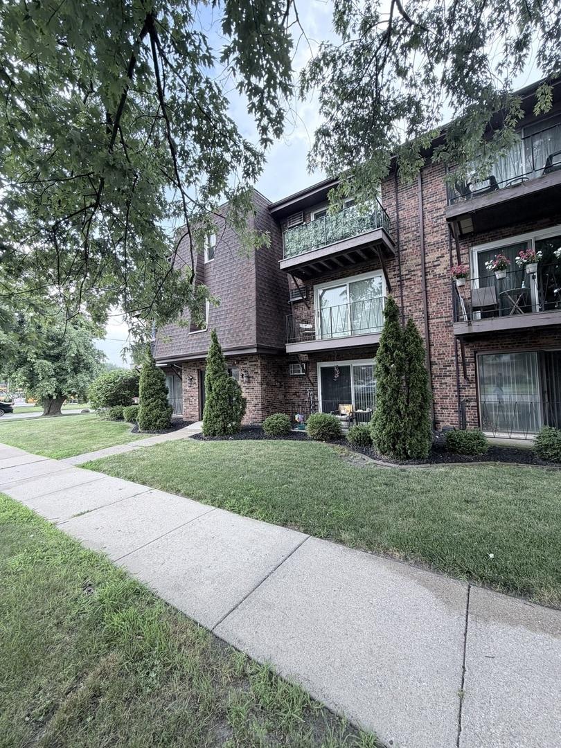 7005 99th St. #2W, Chicago Ridge, IL 60415