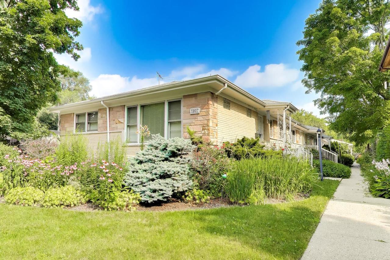 1907 Grant St. #A, Evanston, IL 60201