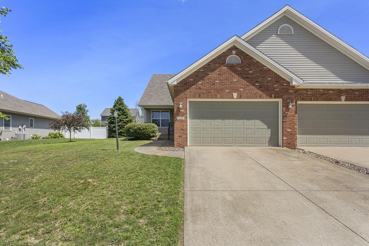 1710 Timber Wolf Ln., Mahomet, IL 61853