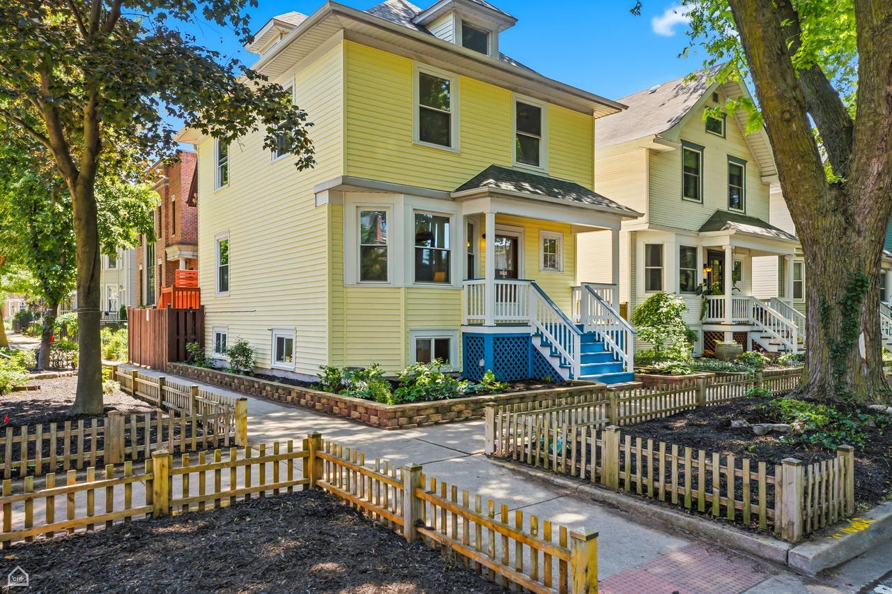 3757 N Bosworth Ave., Chicago, IL 60613