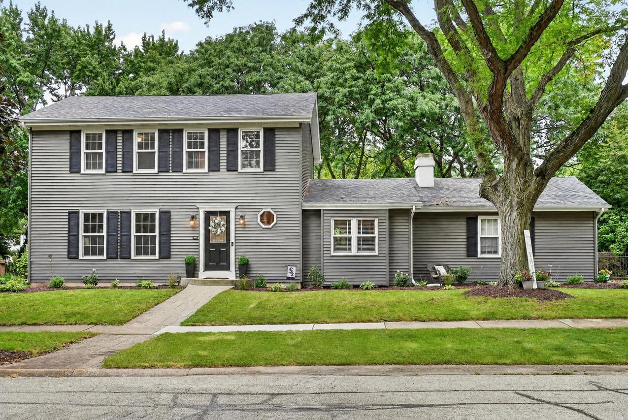 114 Wakefield Ln., Geneva, IL 60134